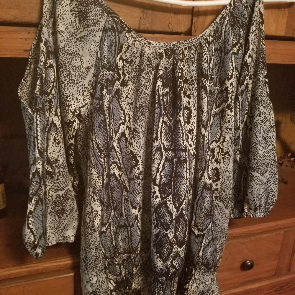 Snake print cold shoulder top blouse xs